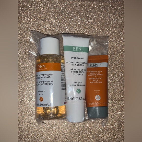 ⚡️FLASH SALE $30⚡️ NEW - REN Skincare Bundle - Picture 2 of 9